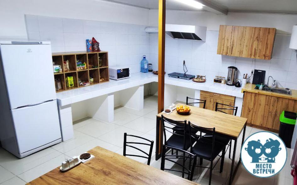 Место Встречи "Guest House Meeting Place" Bişkek Dış mekan fotoğraf